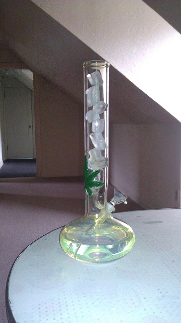 Marijuana Leaf Bong With Ice