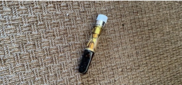 Picture of a vape cart you can easily make weed vape juice at home with vegetable glycerin of propylene glycerin along with natural flavorings or CBD.